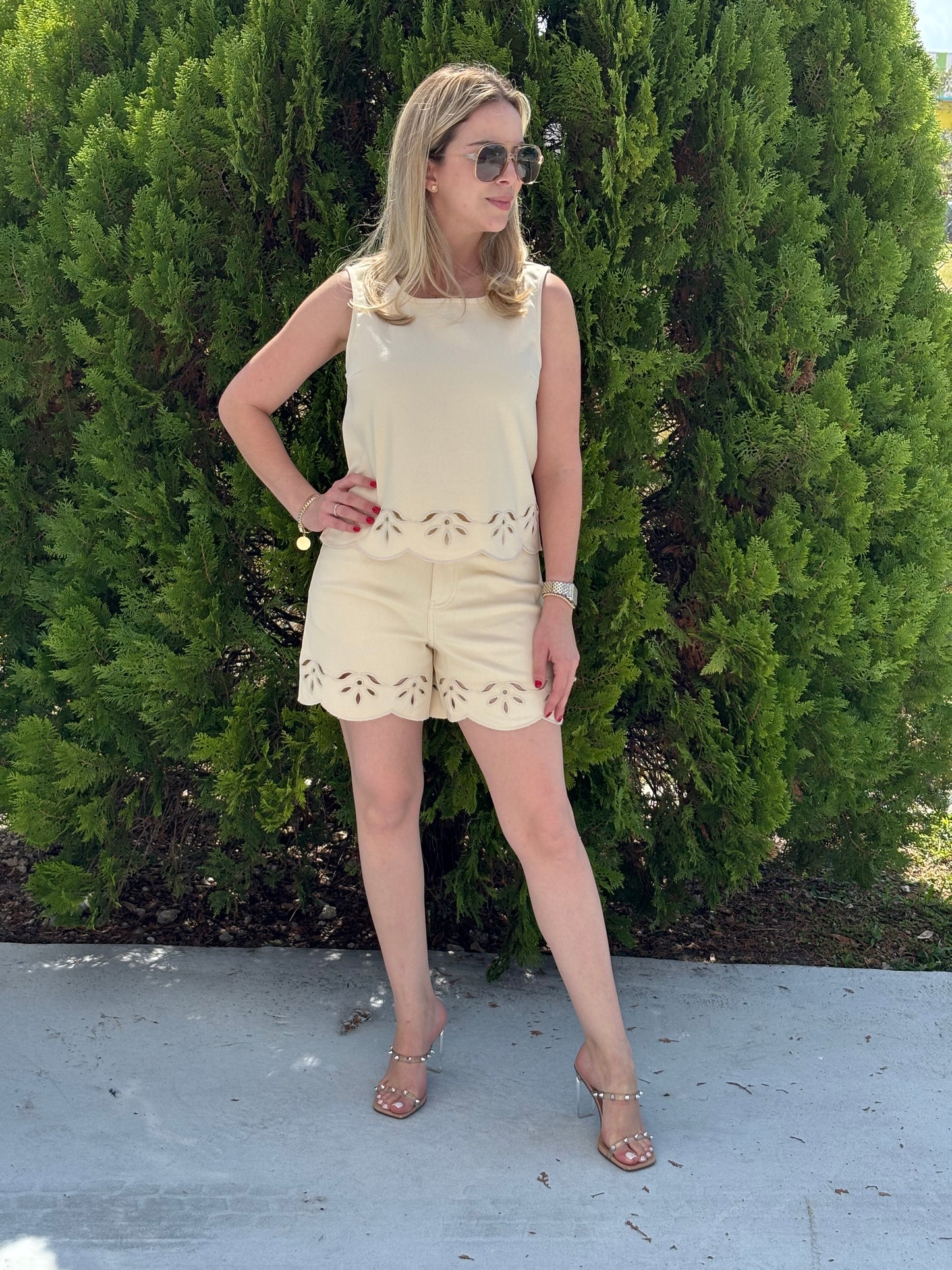 Laura set