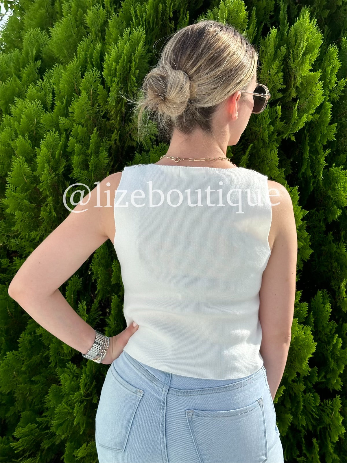 Lily sleeveless vest white