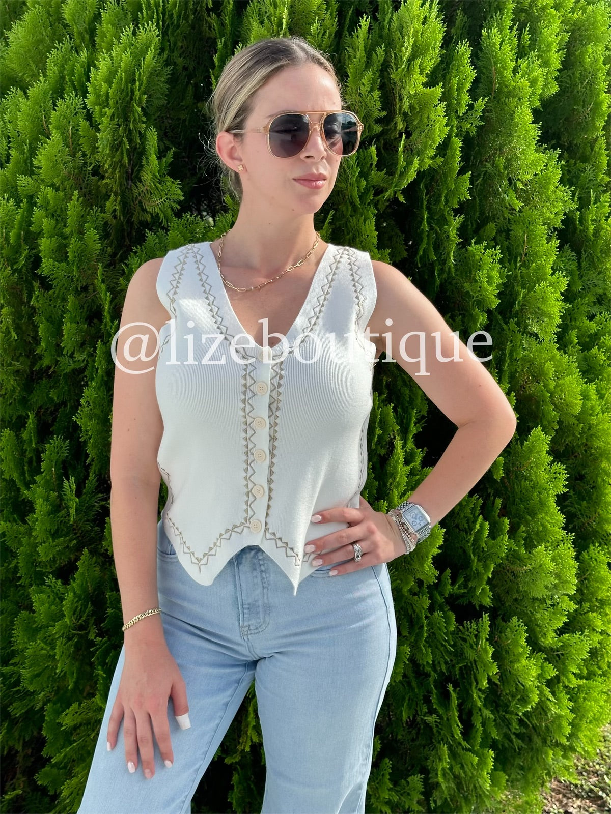 Lily sleeveless vest white