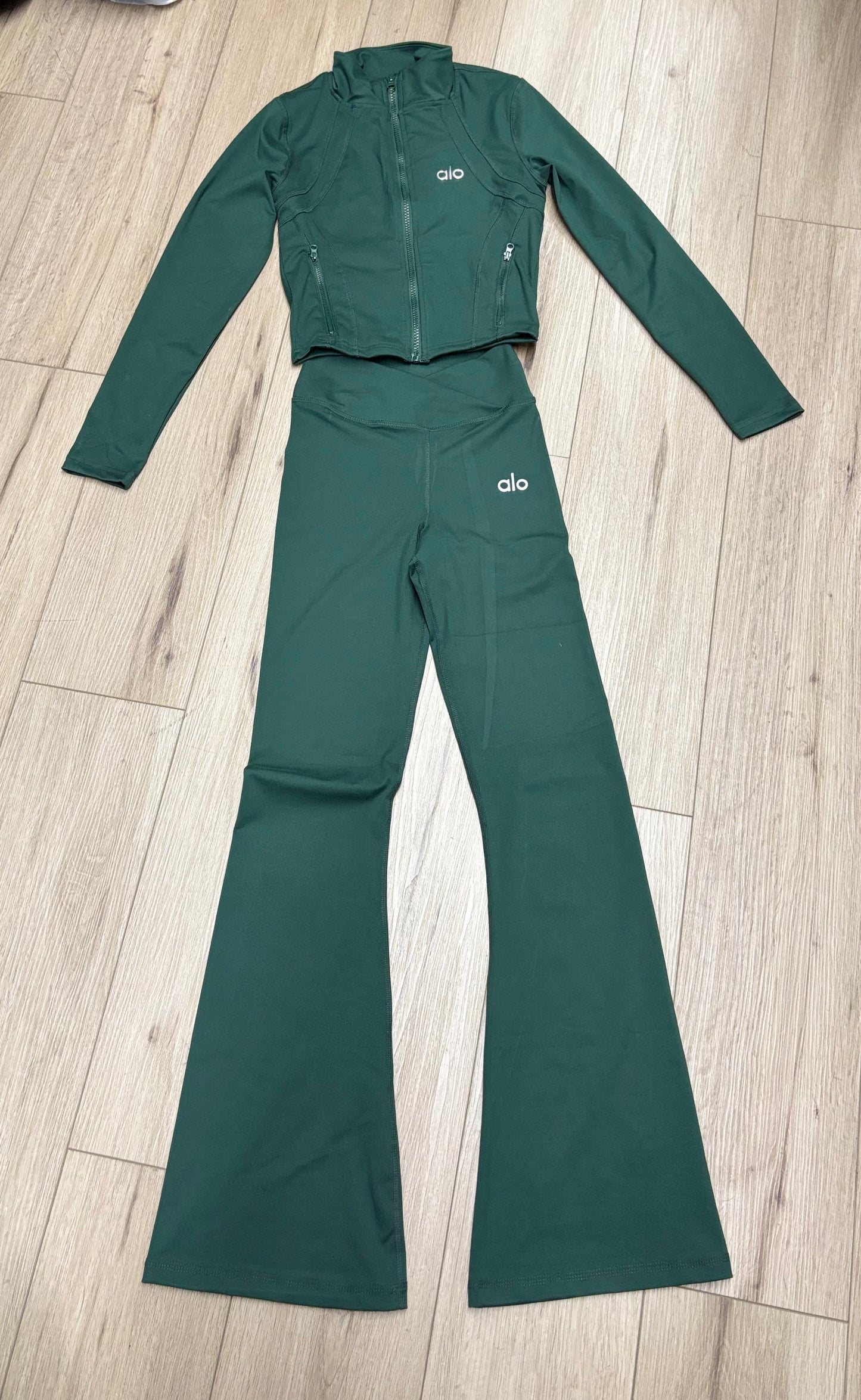 Conjunto deportivo ha-lo