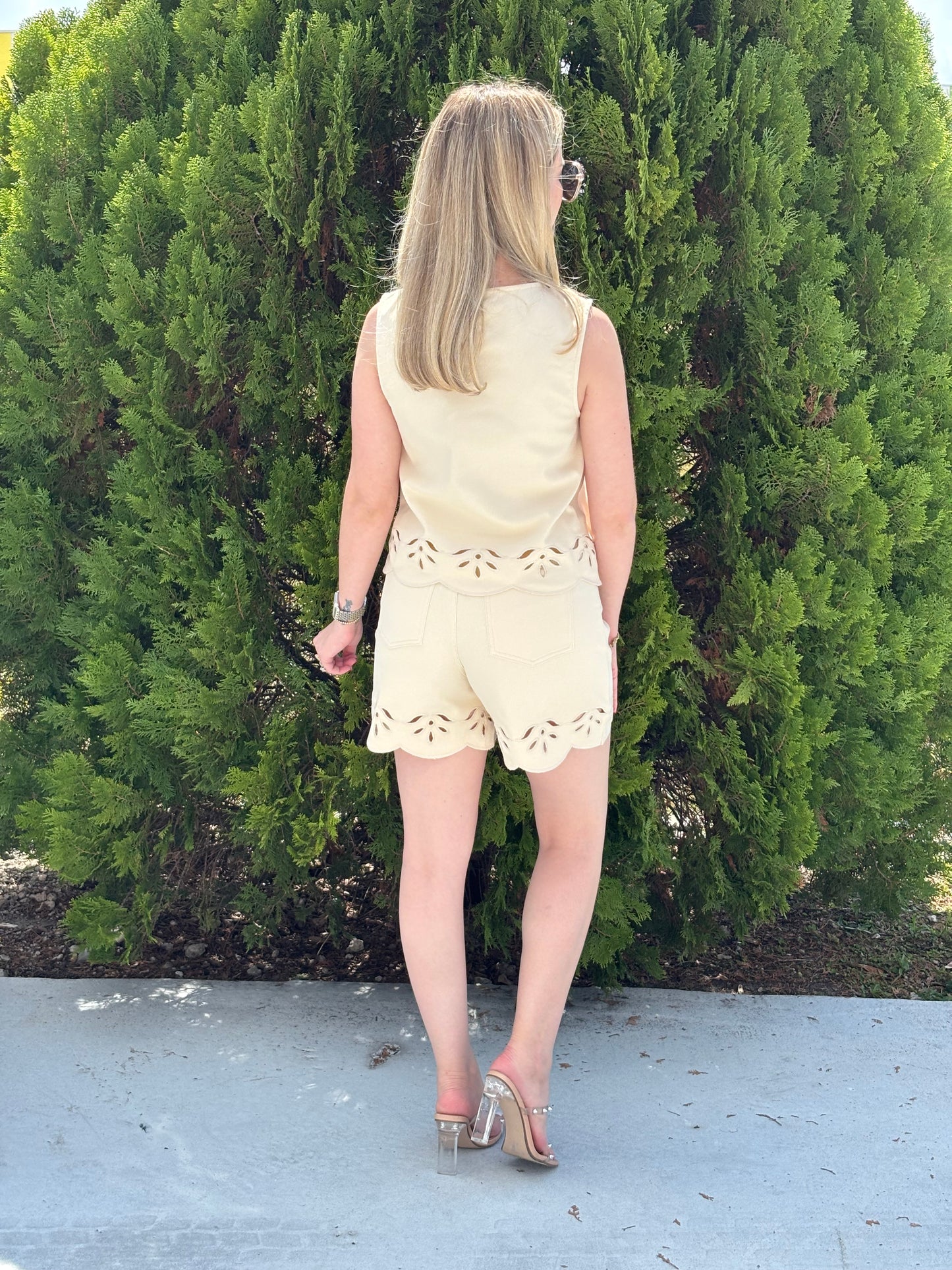 Laura set