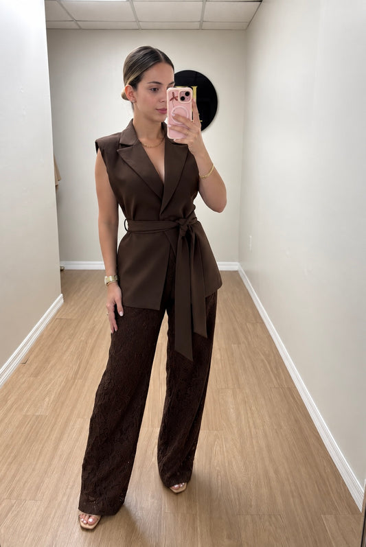 Chocolate lace set