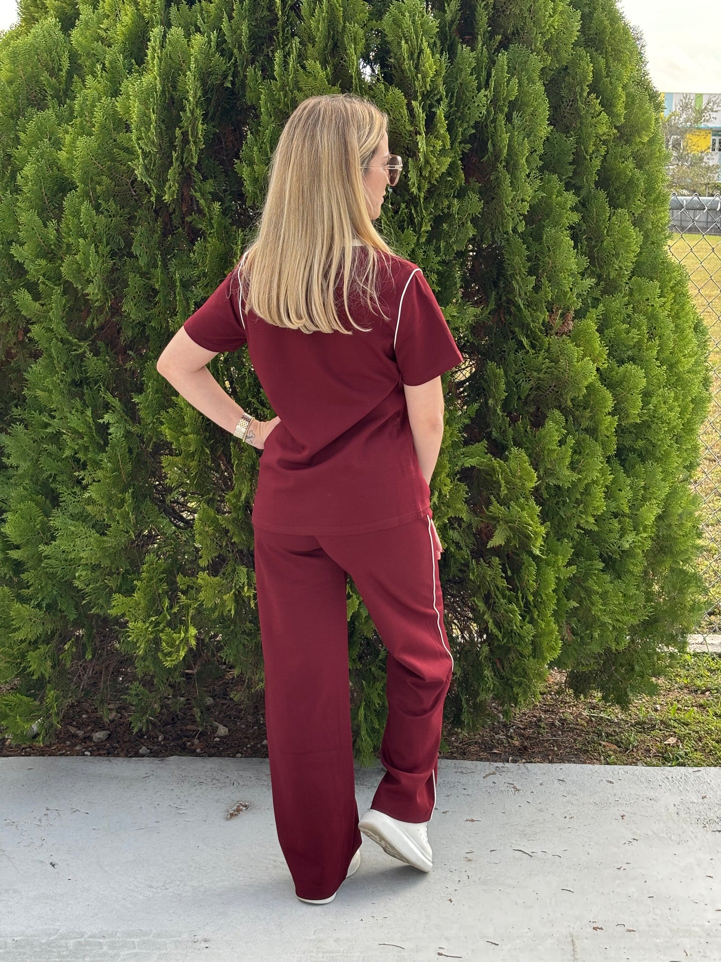 Conjunto deportivo burgundy