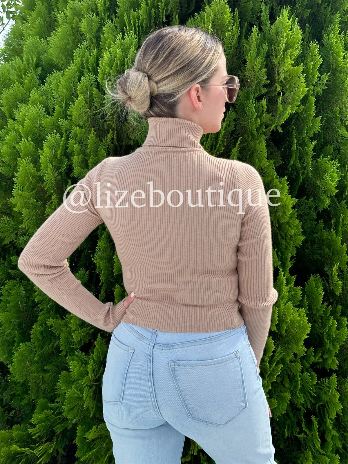 Pearly gated long sleeve turtle neck