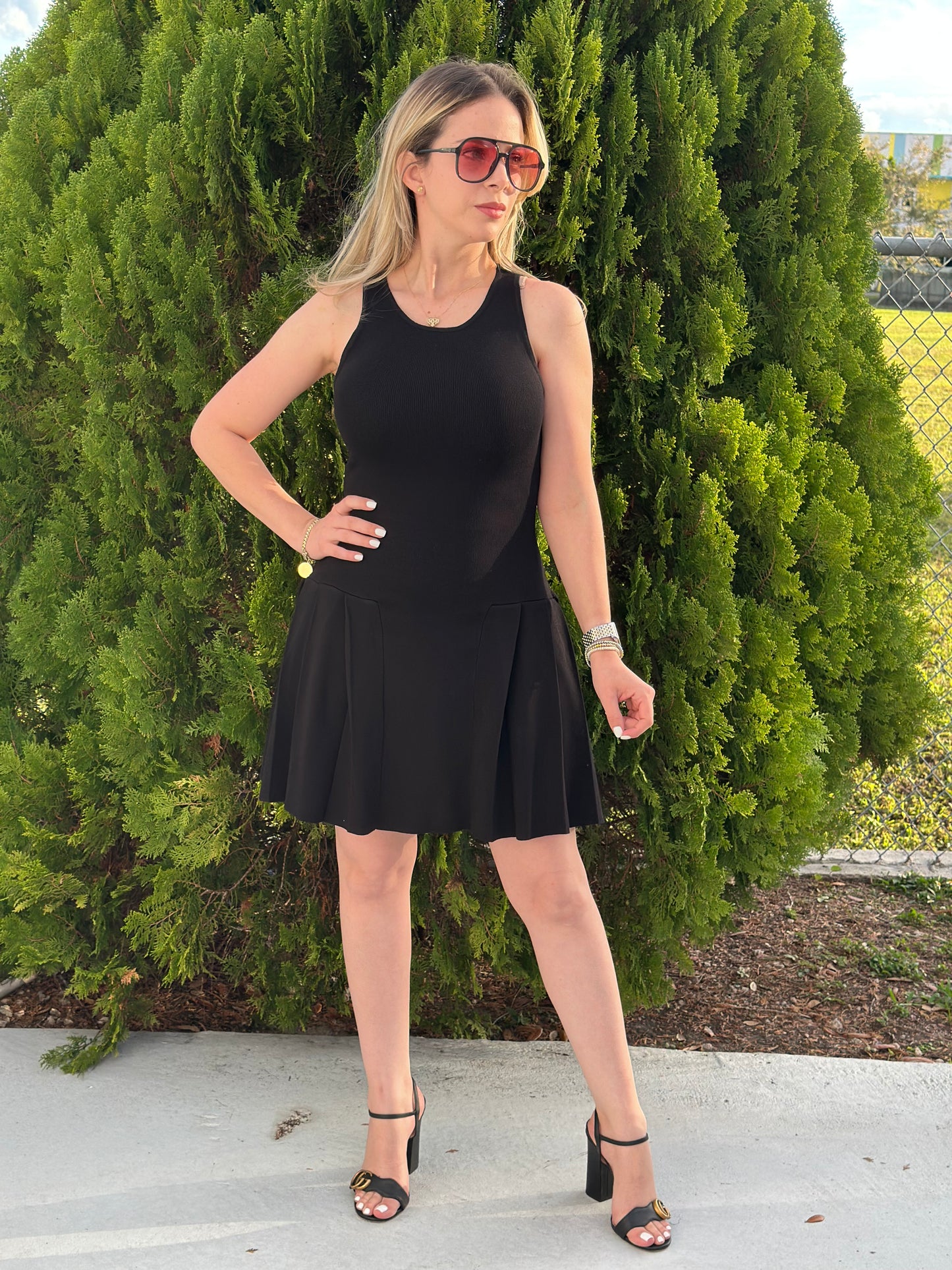 Kenia in black dress