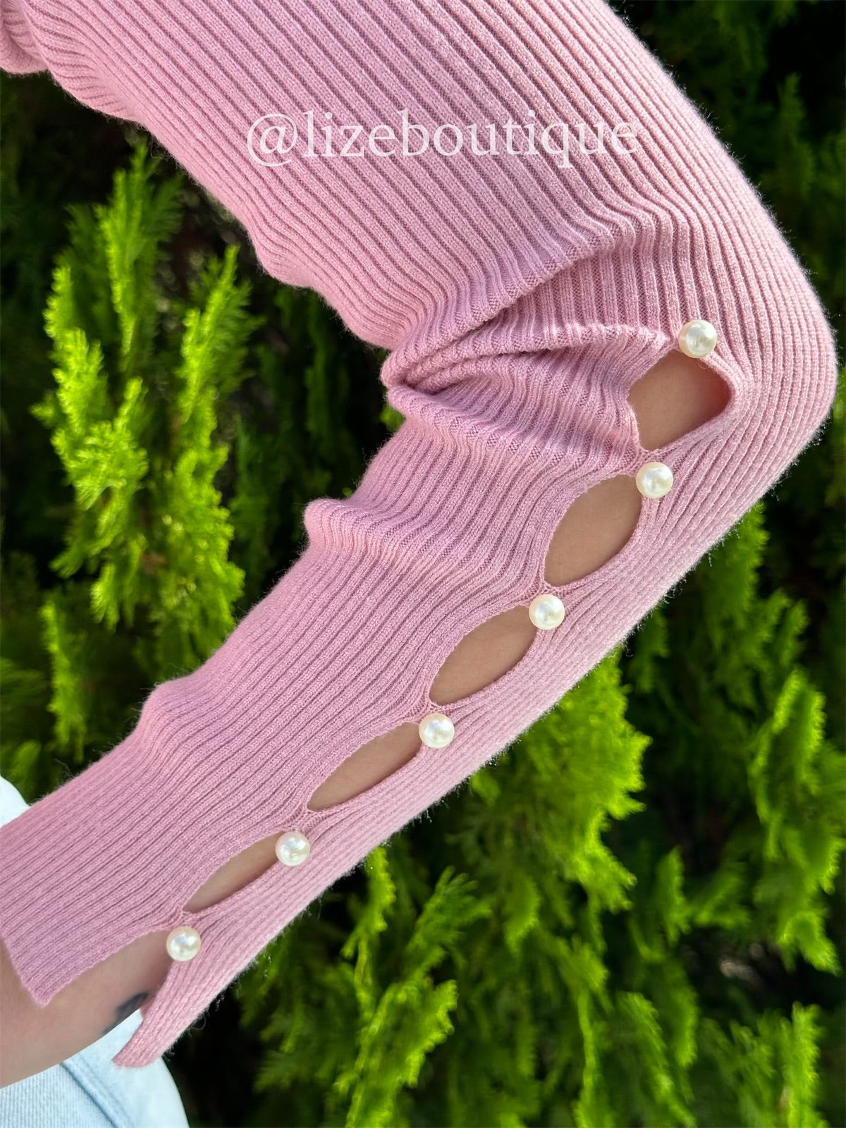 Pearly gated long sleeve turtle neck