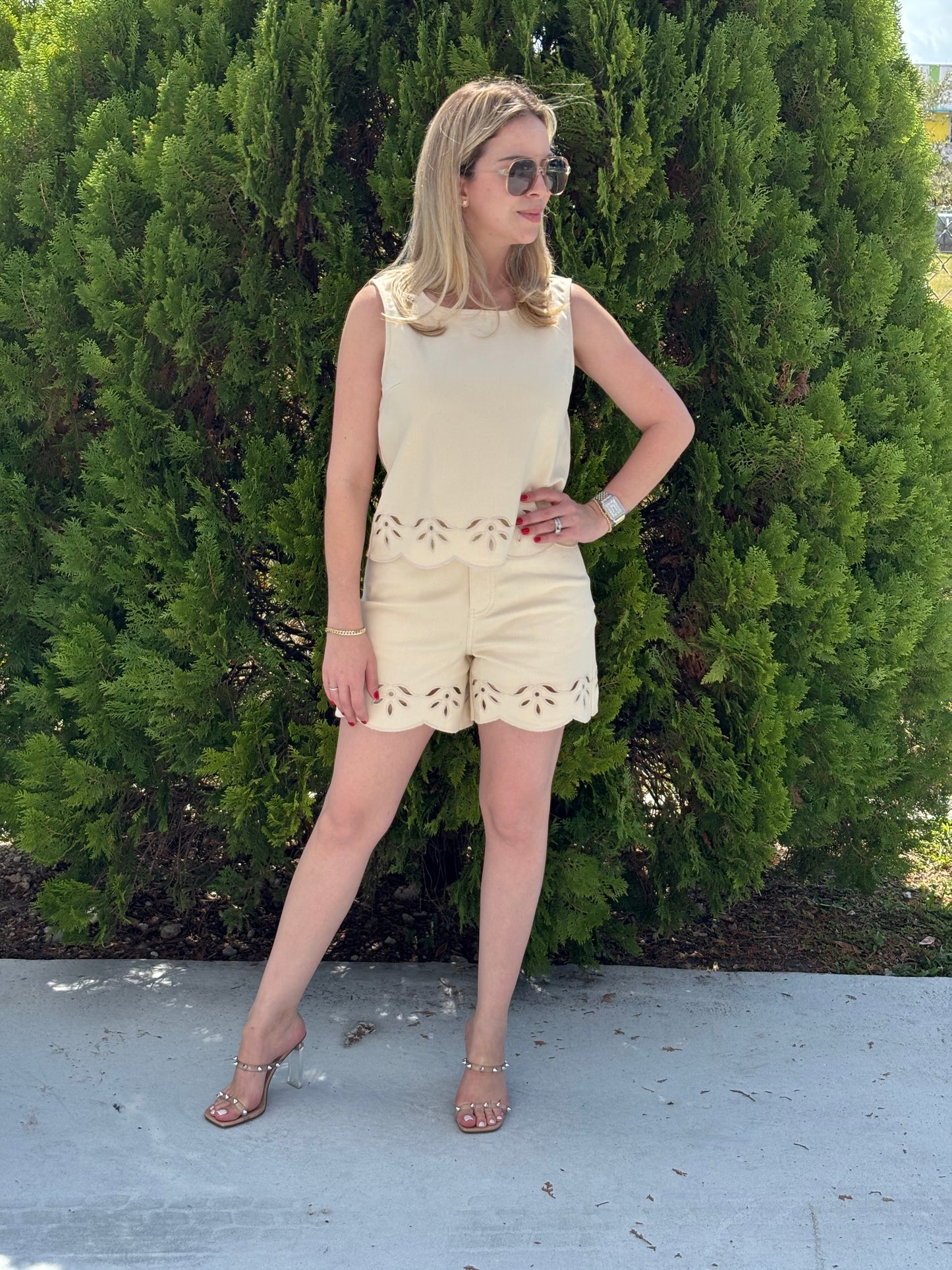 Laura set