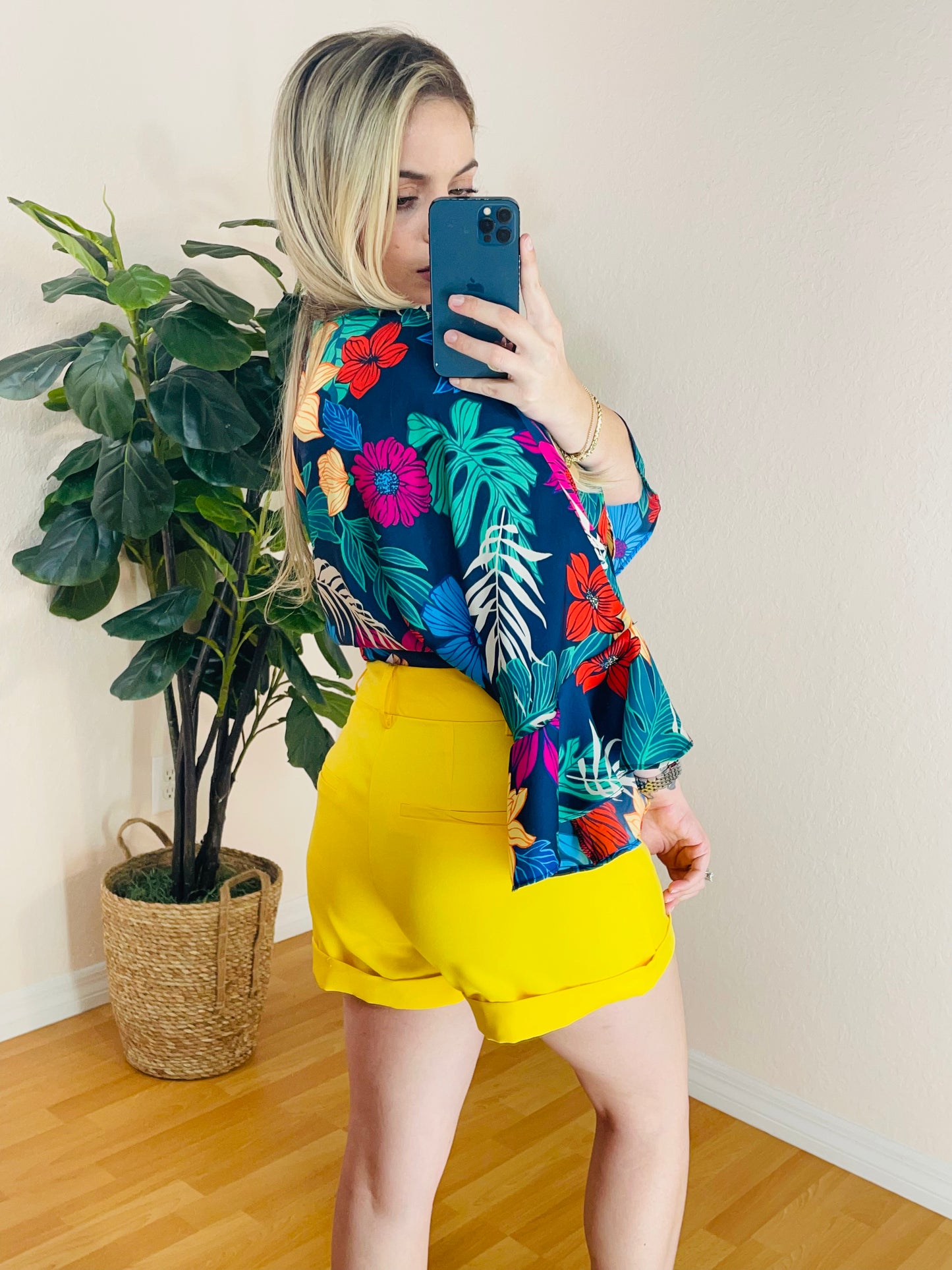 OVI shorts Yellow